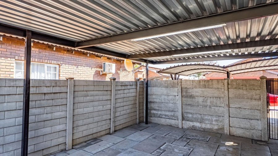 3 Bedroom Property for Sale in Waterkloof East North West